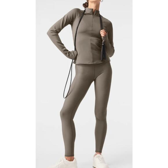 Alo Yoga Airlift Winter Warm Long Sleeve in Olive Tree size Large - Picture 1 of 11